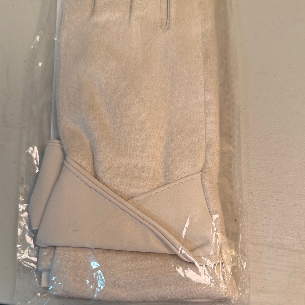 Elegant Cream Beige Women's Soft Winter Gloves - Picture 7 of 7